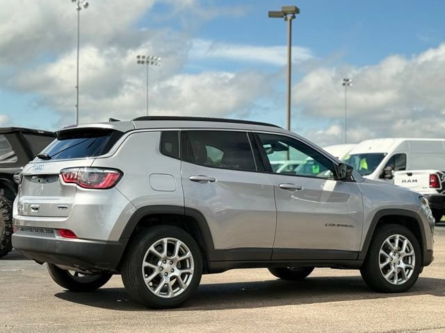 Used 2023 Jeep Compass Latitude w/ Sun and Sound Group AWD/4WD image 39