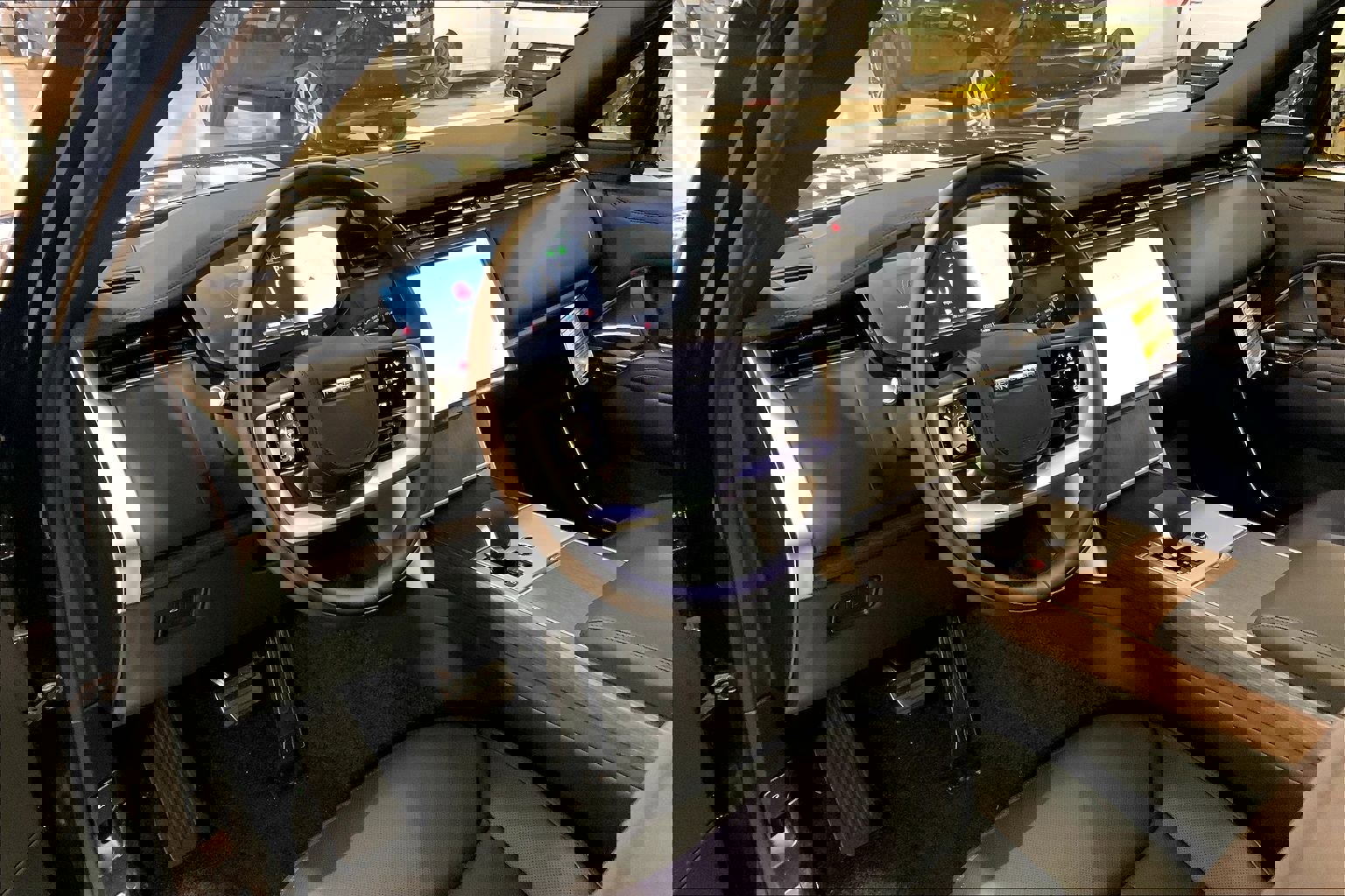 New 2026 Land Rover Range Rover SE image 8