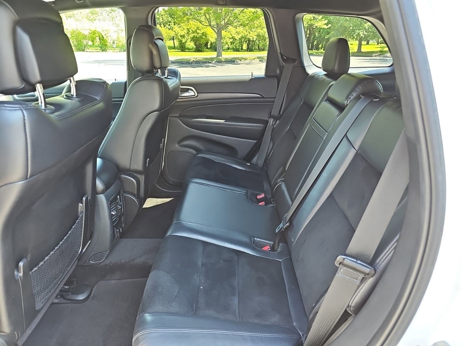 Used 2018 Jeep Grand Cherokee Altitude AWD/4WD image 18