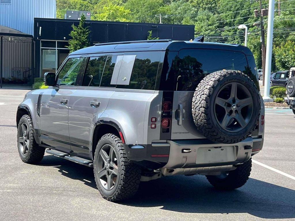 Used 2024 Land Rover Defender 110 X-Dynamic SE AWD/4WD image 7