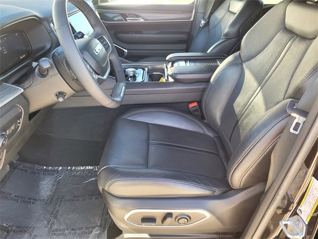 Used 2024 Jeep Wagoneer L Series II w/ Flexible Seating Group image 20