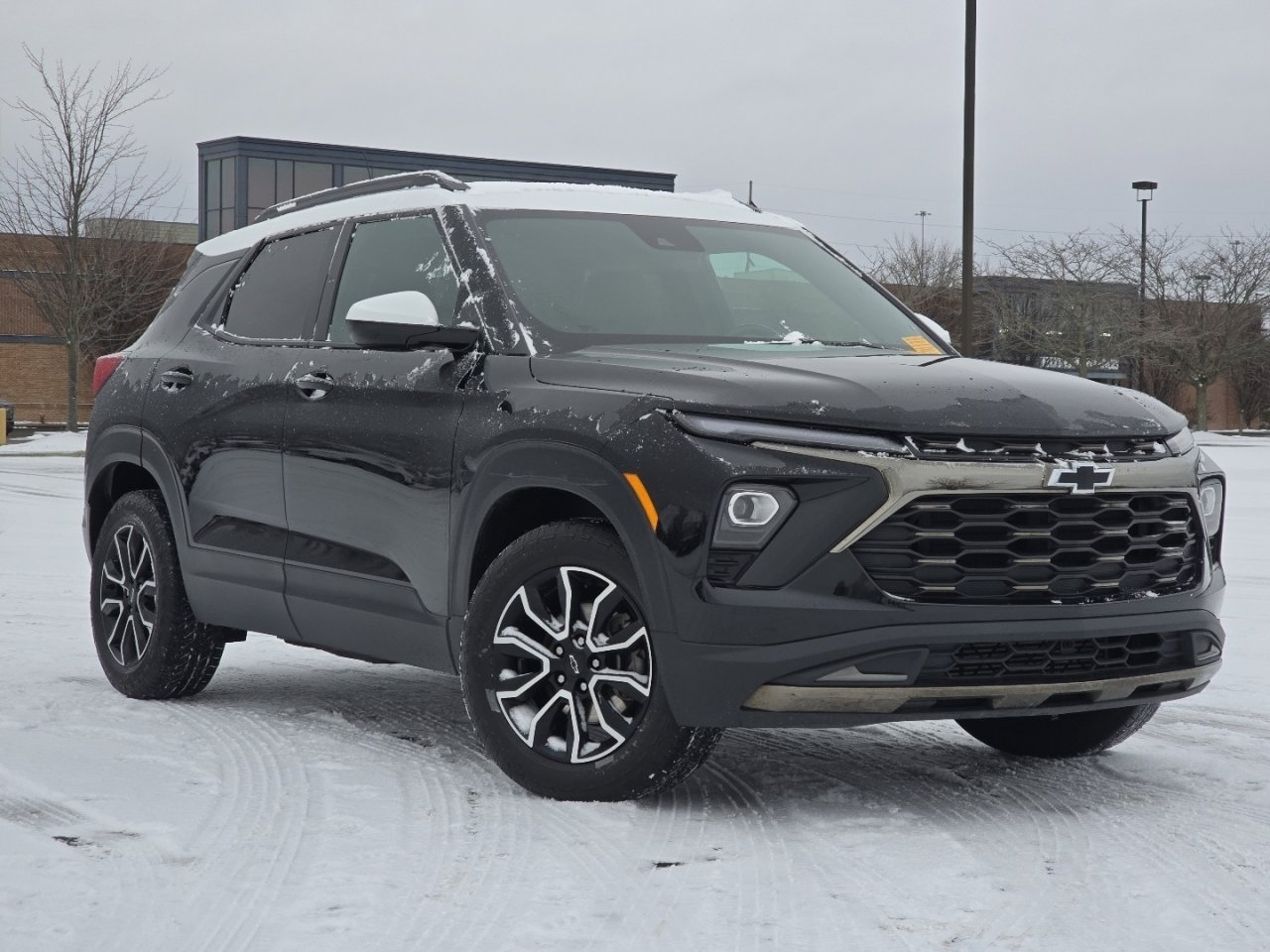 Used 2025 Chevrolet TrailBlazer ACTIV w/ Driver Confidence Package image 2