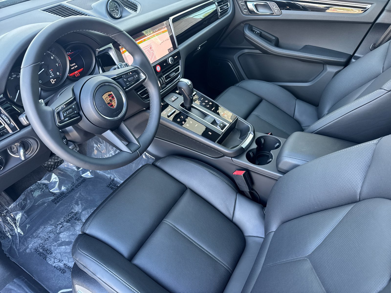 New 2026 Porsche Macan AWD/4WD image 4