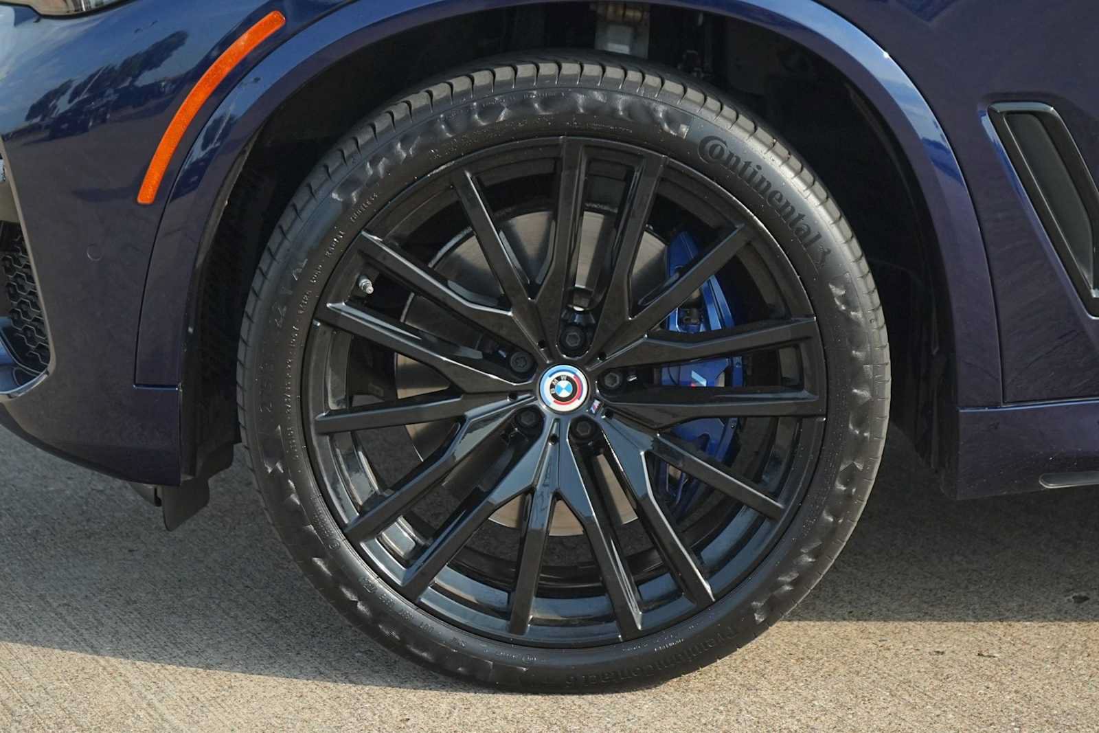 Used 2023 BMW X5 M50i w/ Parking Assistance Package AWD/4WD image 7