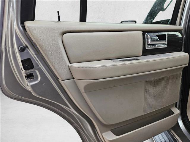 Used 2008 Lincoln Navigator image 19