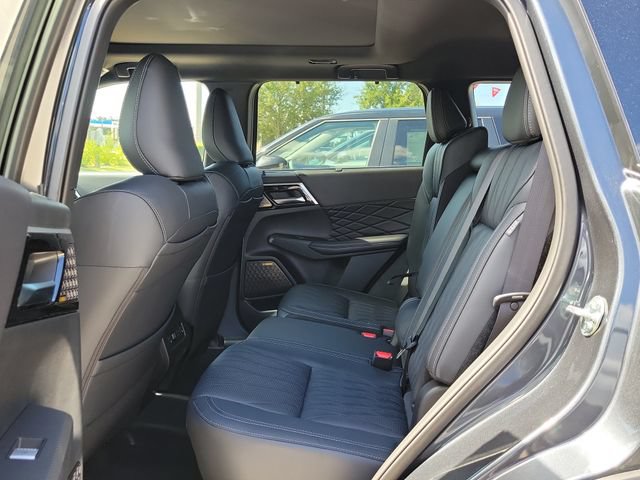 New 2026 Mitsubishi Outlander SEL Black Edition FWD image 13