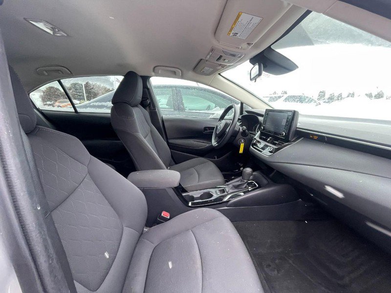 Used 2022 Toyota Corolla LE image 3