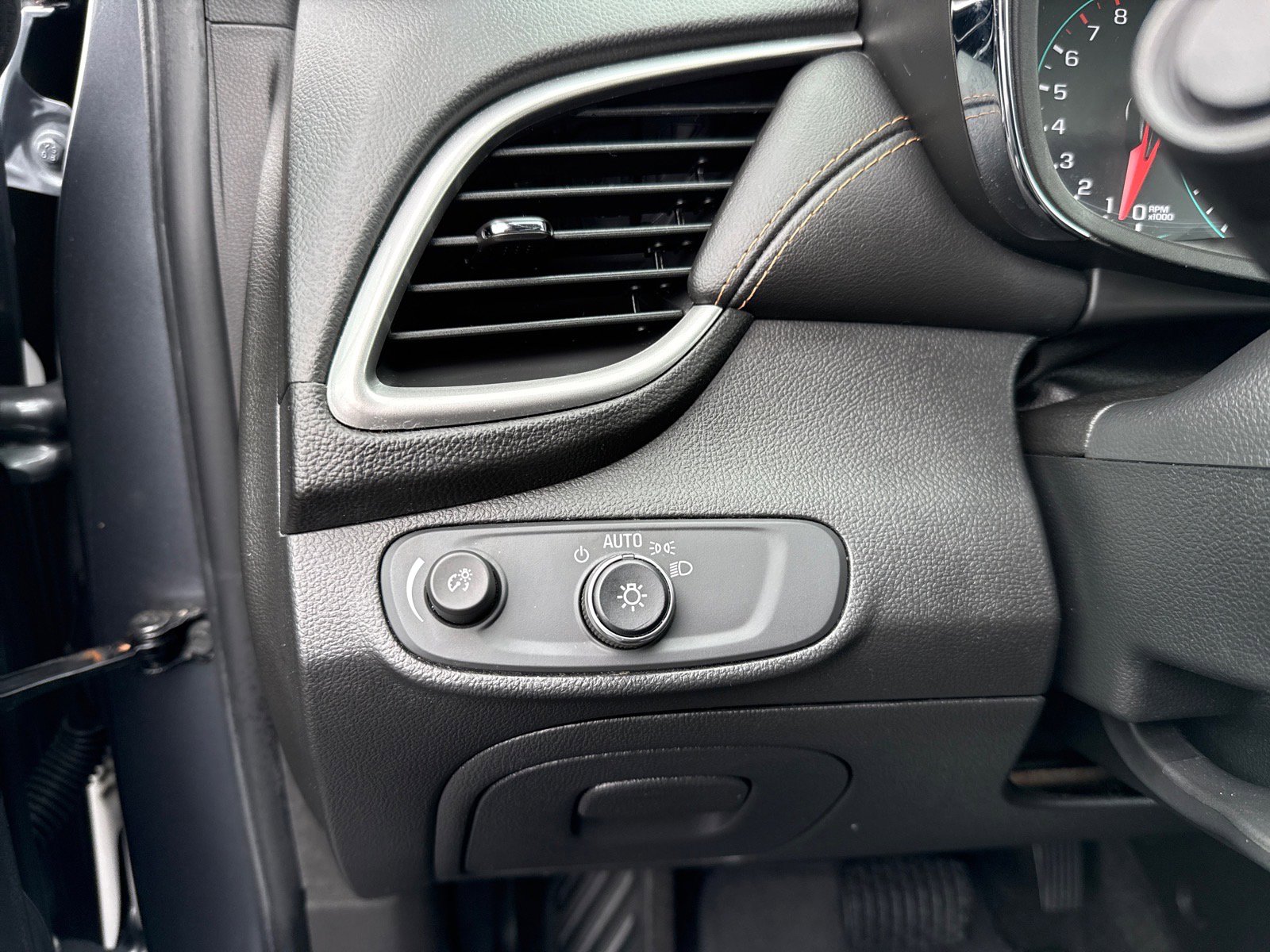 Used 2019 Chevrolet Trax LT w/ LT Convenience Package image 23