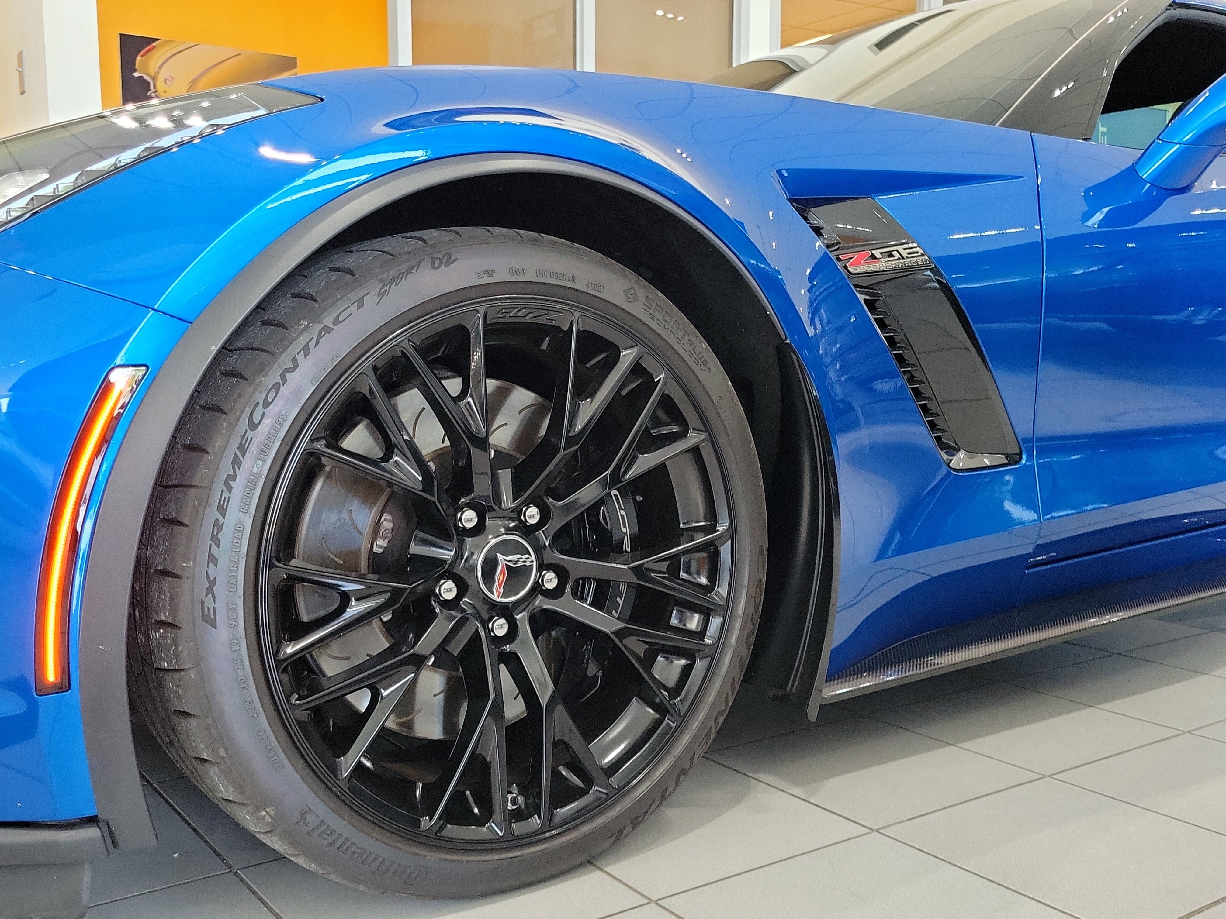 Used 2015 Chevrolet Corvette Z06 w/ 3LZ Preferred Equipment Group RWD image 5