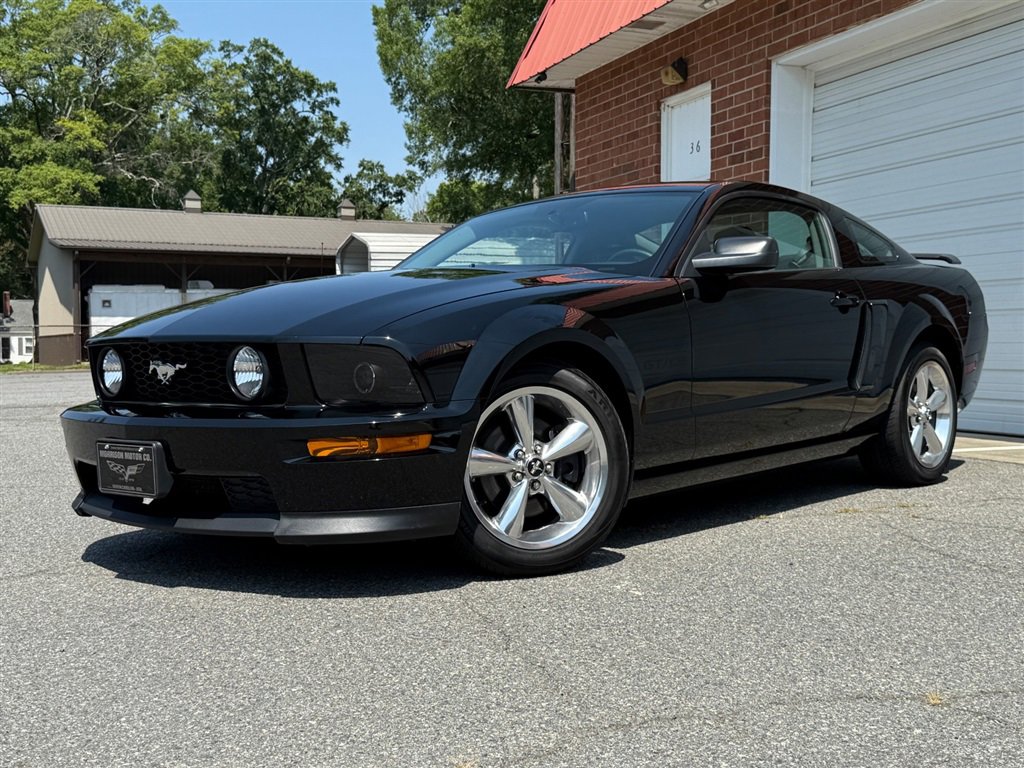 Used 2009 Ford Mustang GT image 2