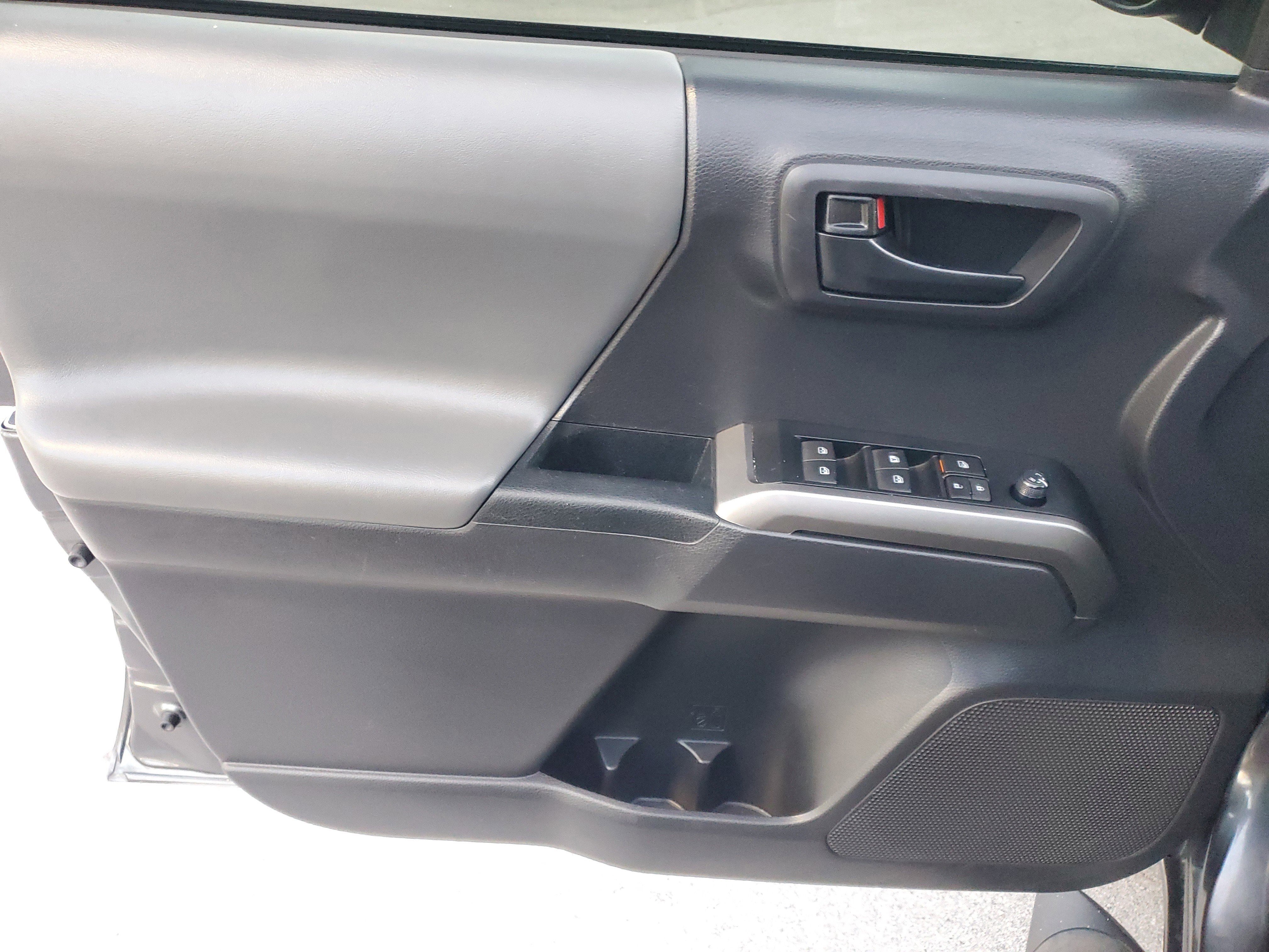 Used 2022 Toyota Tacoma SR5 w/ Technology Package image 17