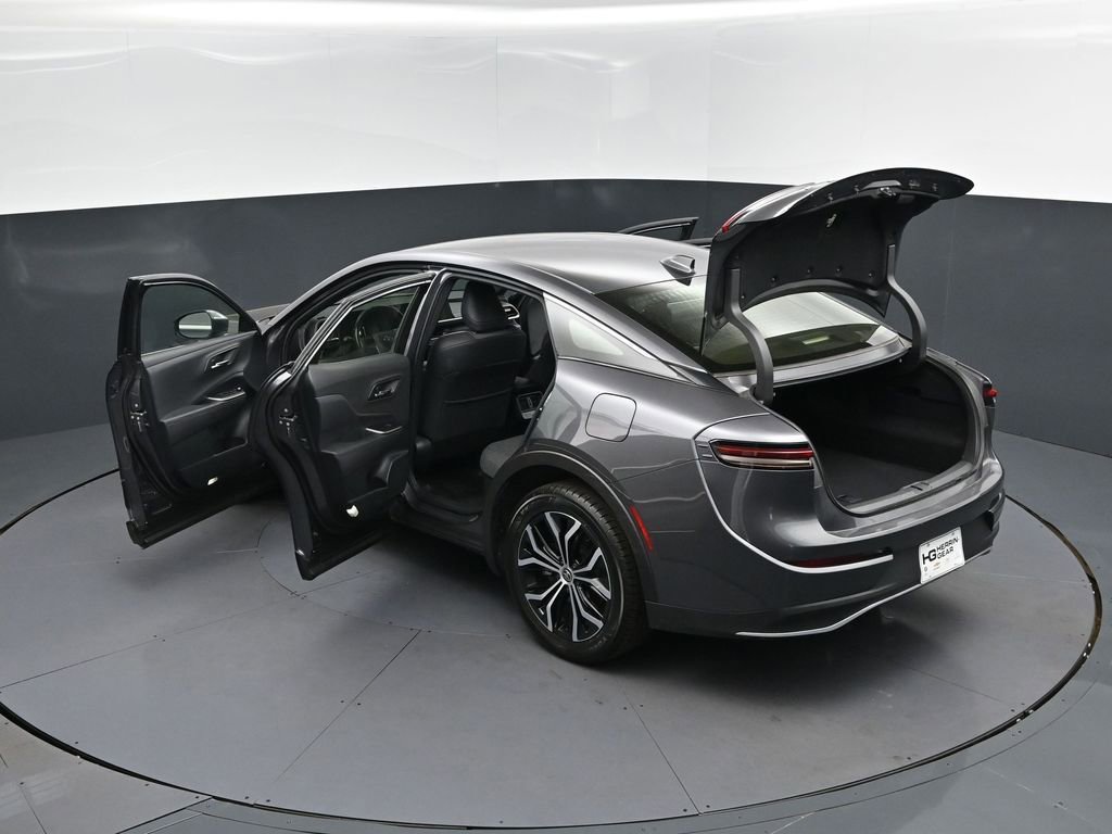 Used 2023 Toyota Crown XLE AWD/4WD image 2