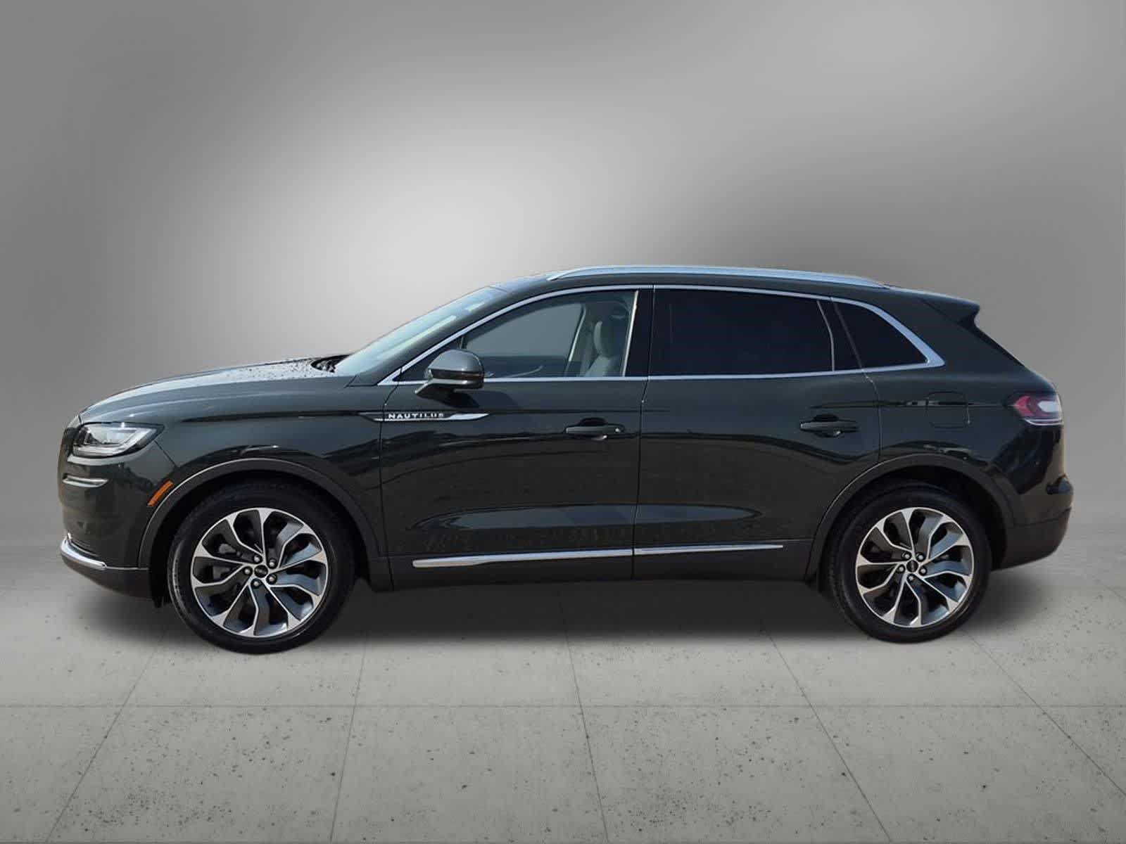 Used 2022 Lincoln Nautilus Reserve w/ Cargo Utility Package AWD/4WD image 3