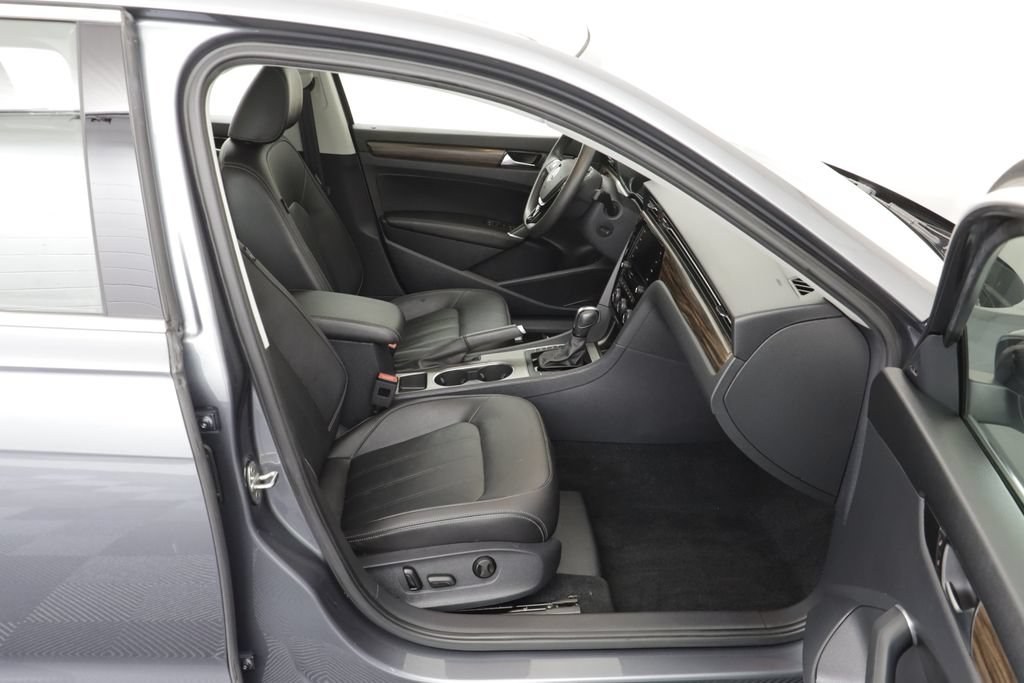 Used 2022 Volkswagen Passat 2.0T FWD image 19