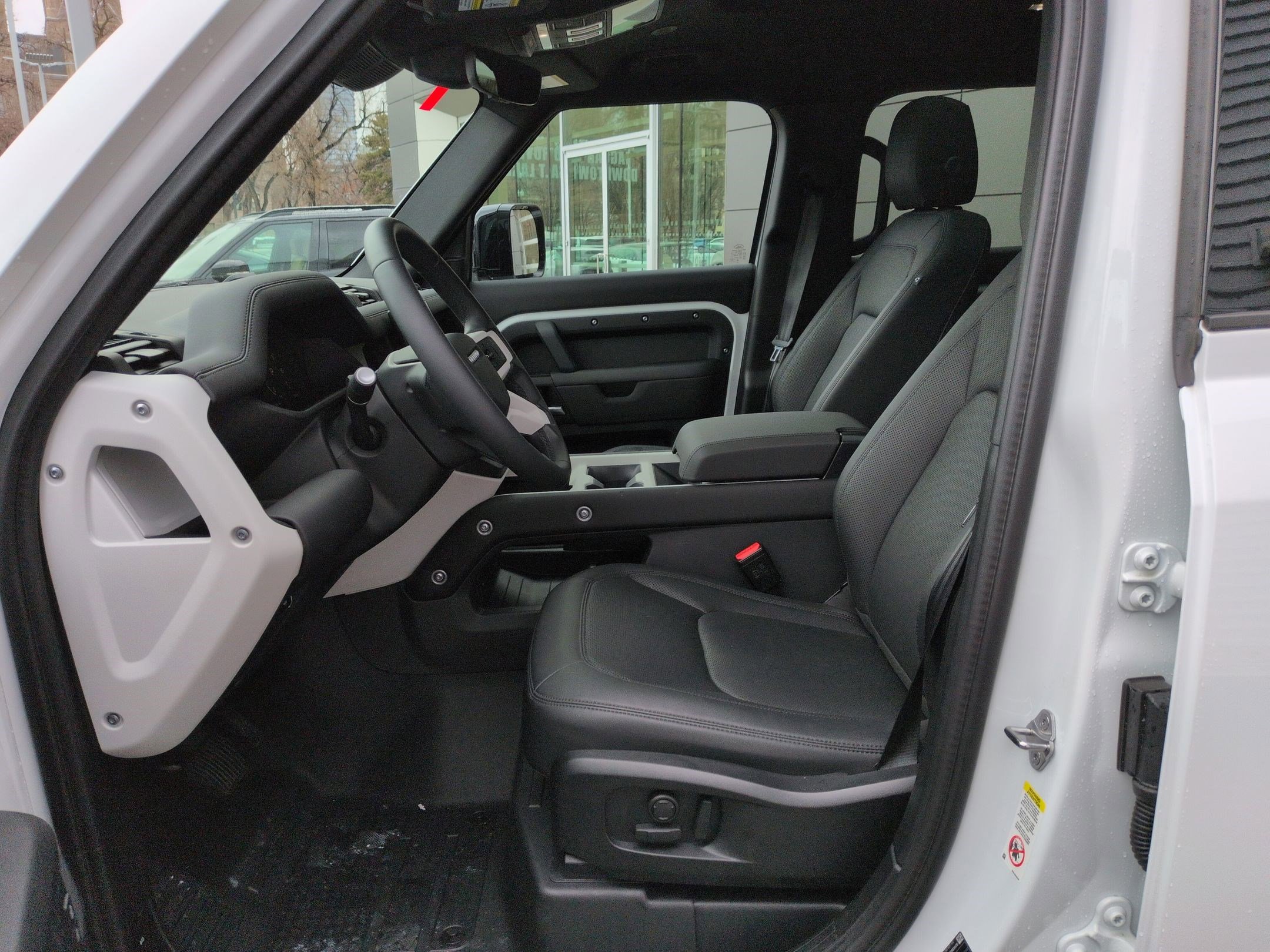 Used 2025 Land Rover Defender 110 S image 24