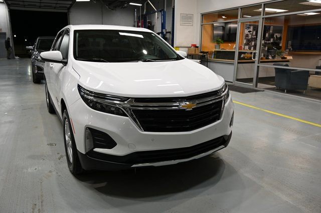 Used 2023 Chevrolet Equinox LT image 3