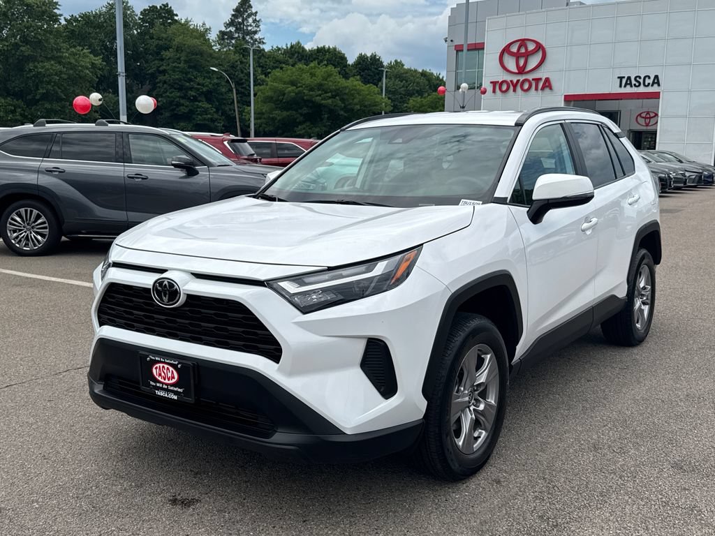 Used 2025 Toyota RAV4 XLE AWD/4WD image 3