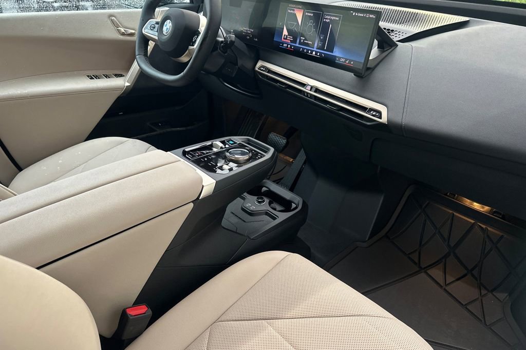New 2026 BMW iX xDrive60 w/ Premium Package image 15