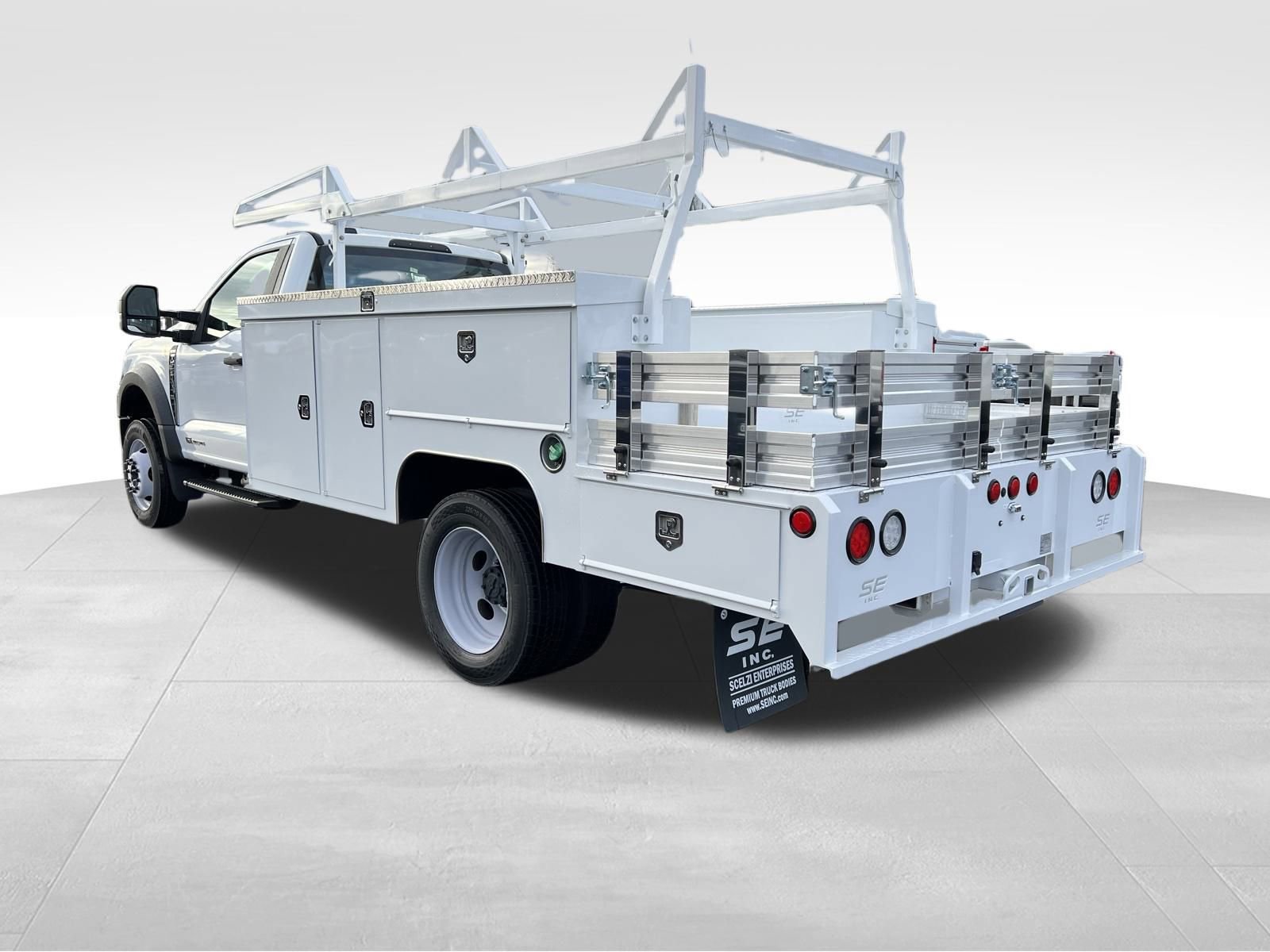 Used 2024 Ford F550 2WD Regular Cab Super Duty image 2