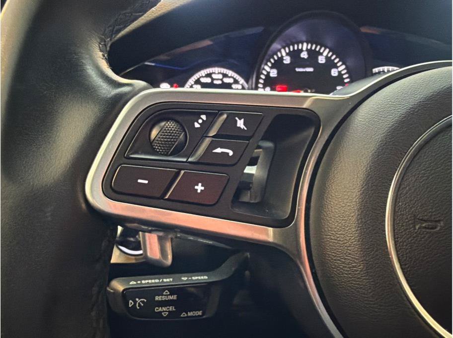 Used 2020 Porsche Cayenne AWD/4WD image 16