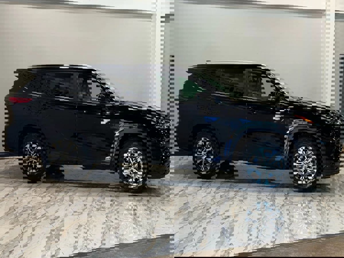 Used 2023 Toyota Highlander XLE image 5