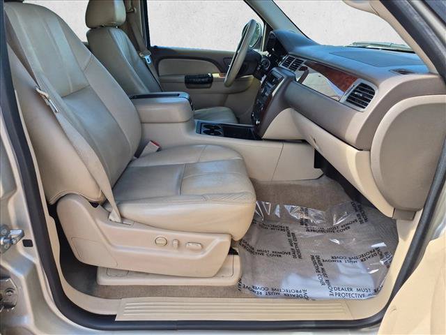 Used 2013 Chevrolet Suburban LT w/ Luxury Package AWD/4WD image 21