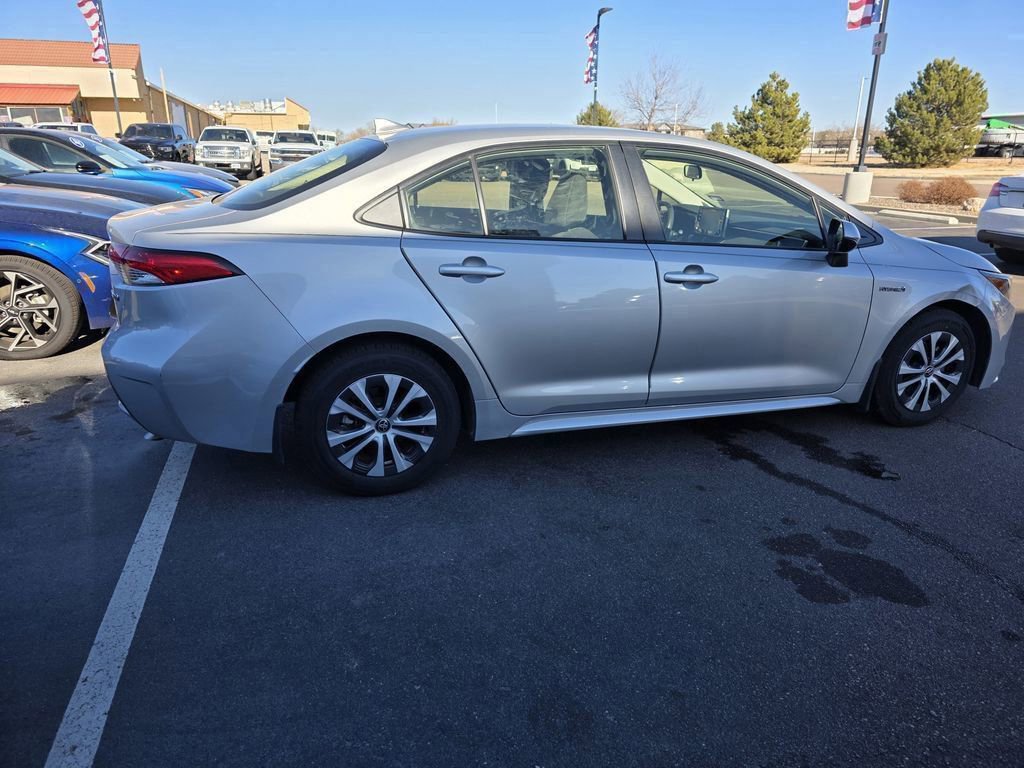 Used 2021 Toyota Corolla LE image 4