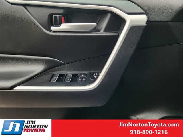Used 2025 Toyota RAV4 XLE FWD image 23