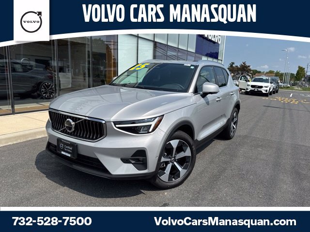 Certified 2025 Volvo XC40 B5 Plus AWD/4WD image 1