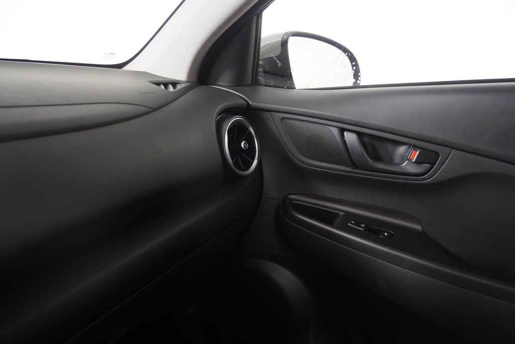 Used 2023 Hyundai Kona SE image 18