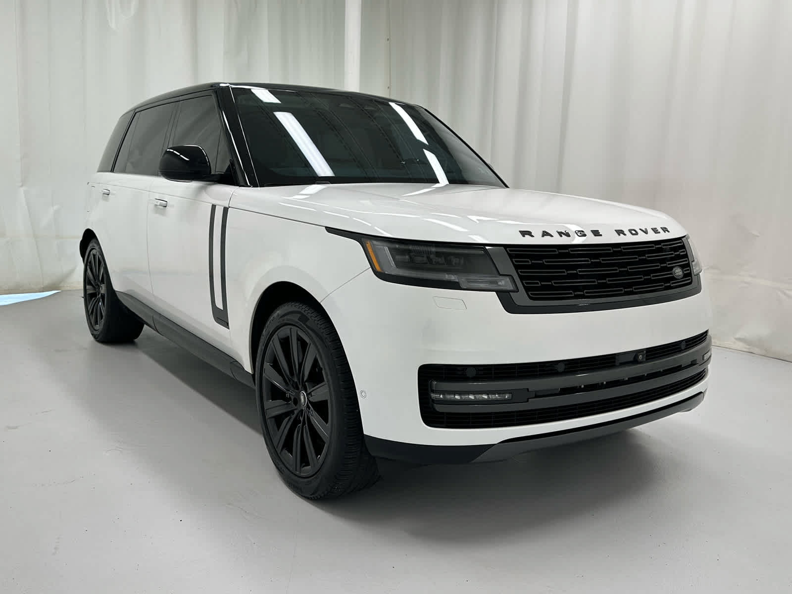 Used 2024 Land Rover Range Rover Long Wheelbase Autobiography AWD/4WD image 2