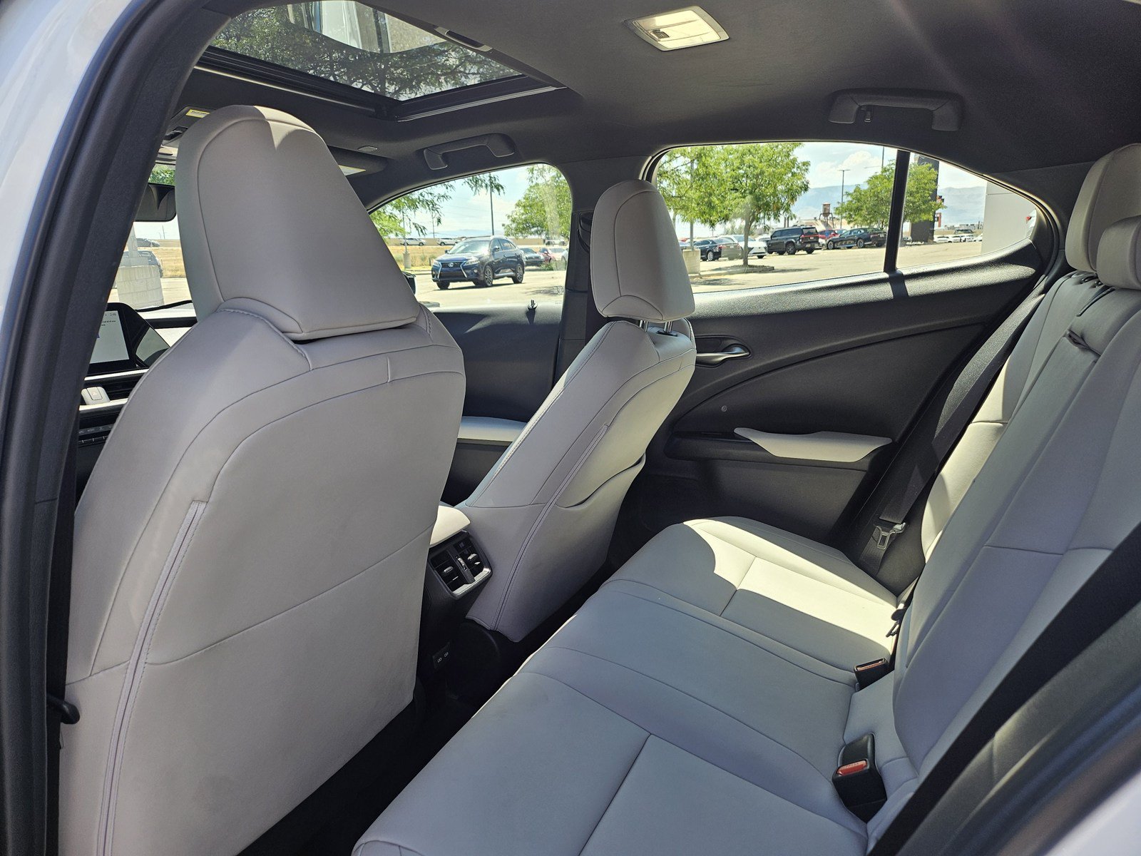 Used 2024 Lexus UX 250h F Sport AWD/4WD image 16