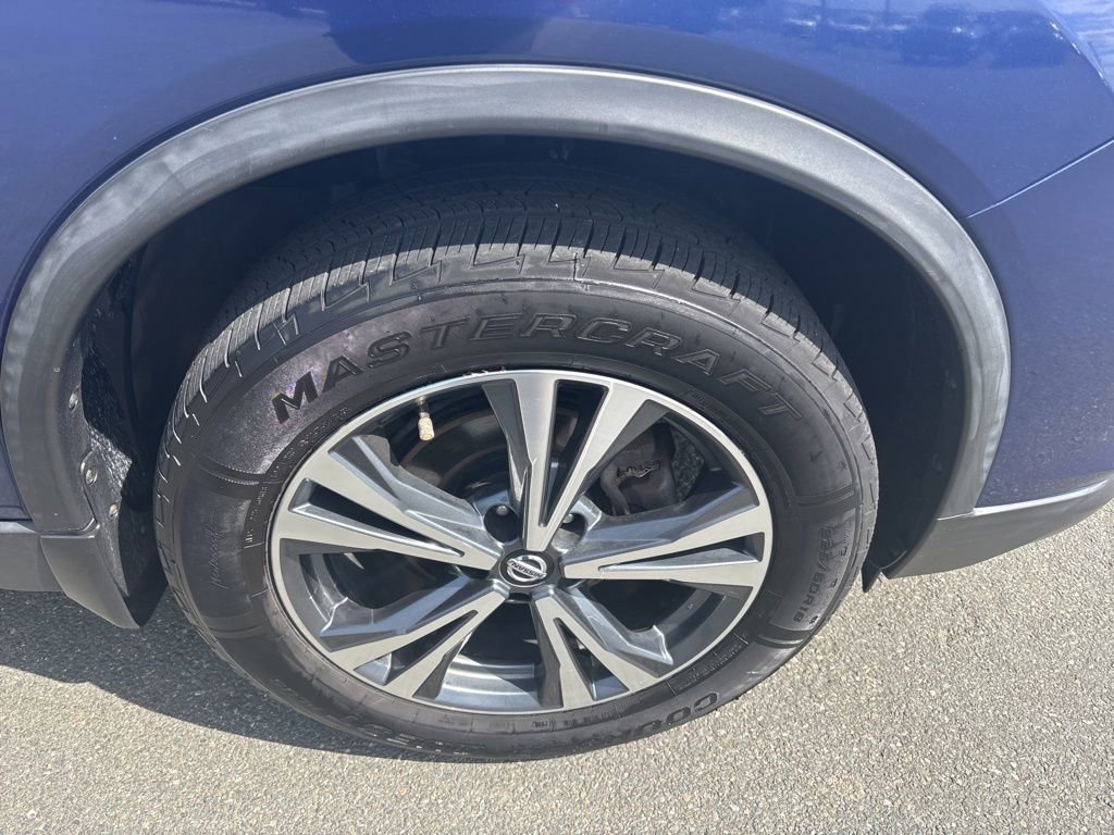 Used 2019 Nissan Rogue SV w/ Sun & Sound Touring Package image 9