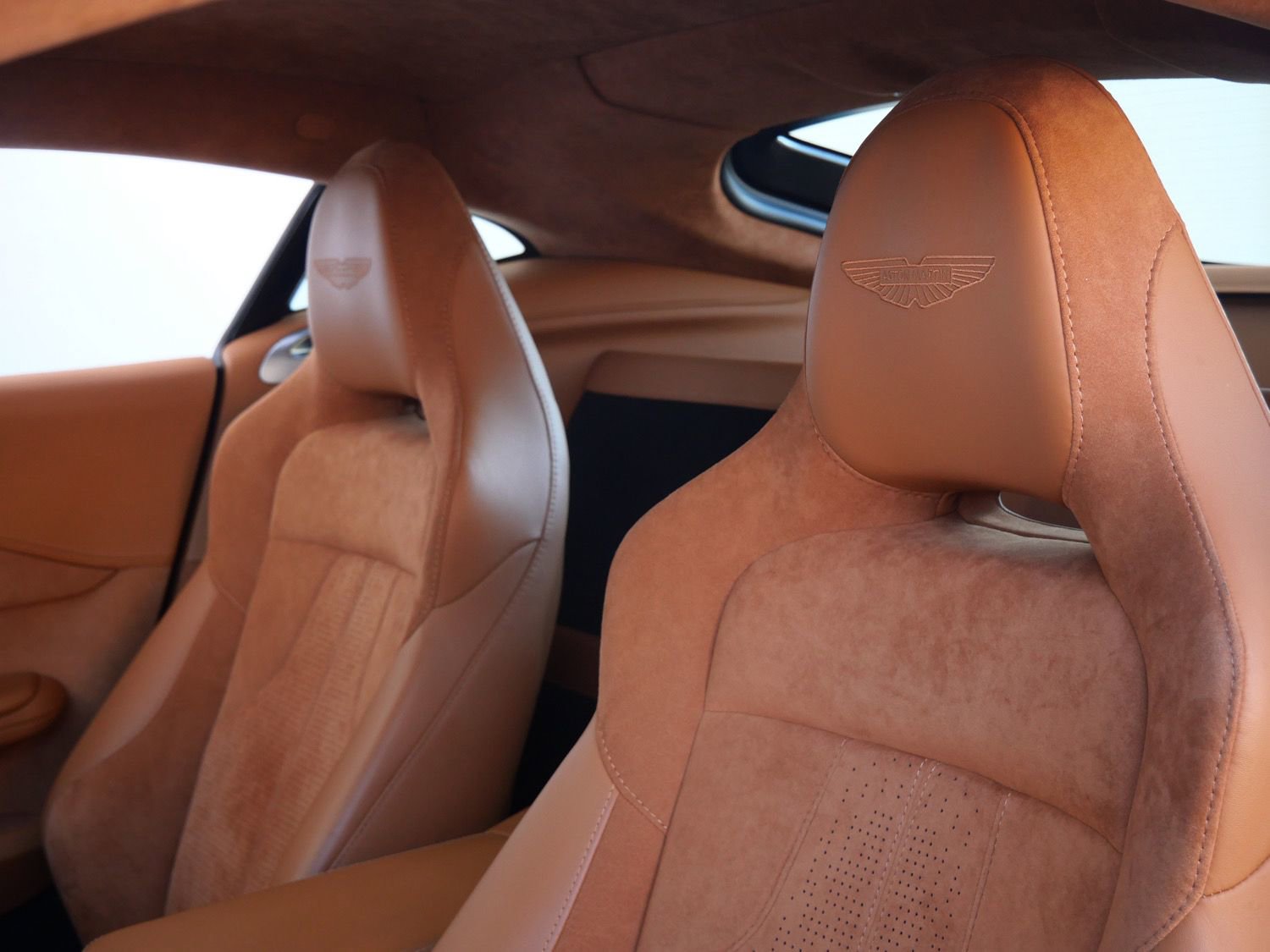 Used 2025 Aston Martin V8 Vantage Coupe image 5