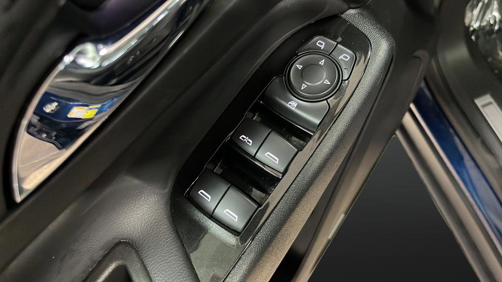 Used 2022 Chevrolet Equinox Premier AWD/4WD image 21