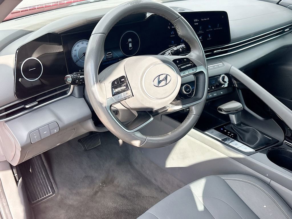 Used 2023 Hyundai Elantra SEL w/ Convenience Package image 9