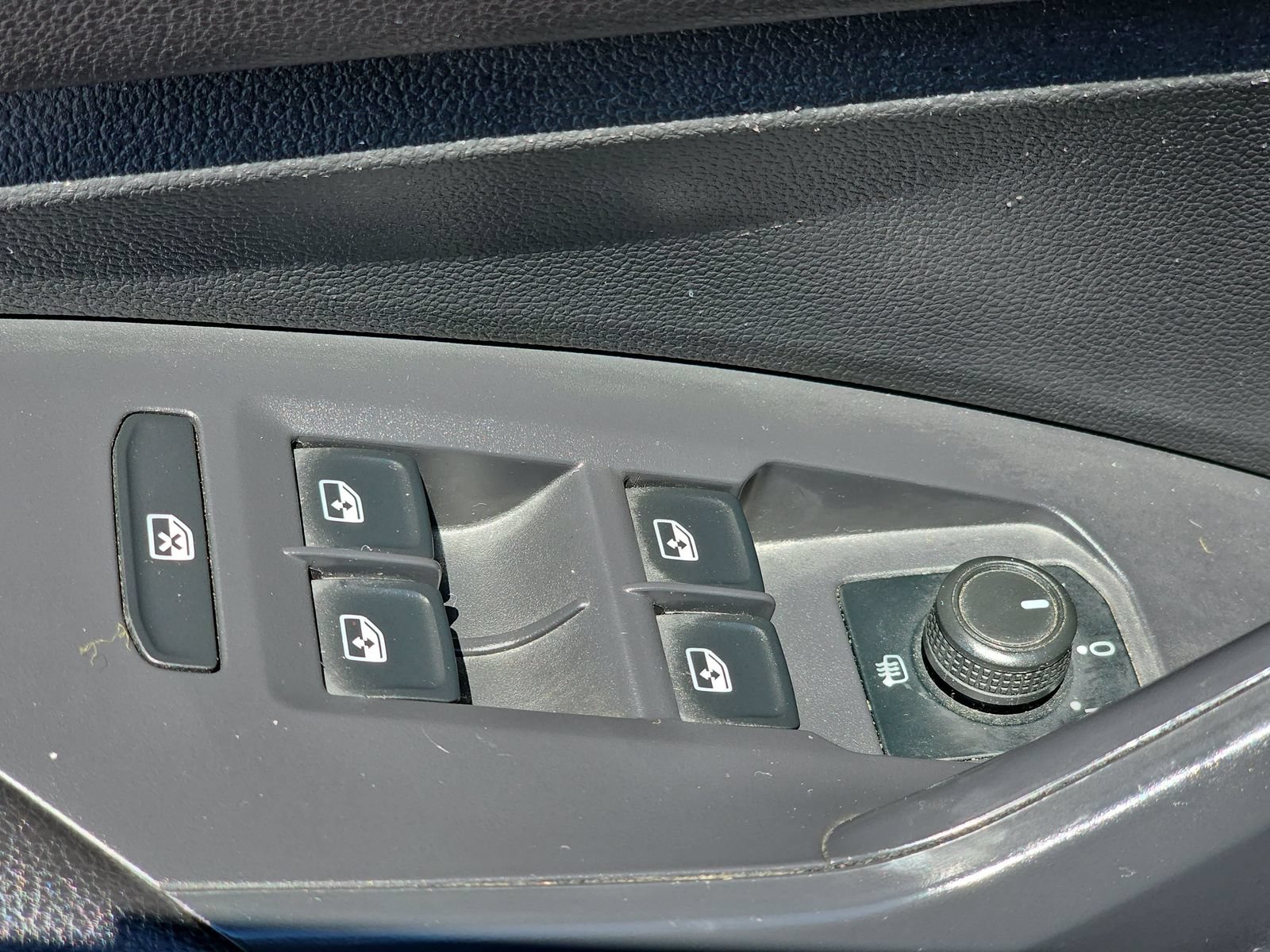 Used 2019 Volkswagen Jetta S w/ Driver Assistance Package FWD image 29
