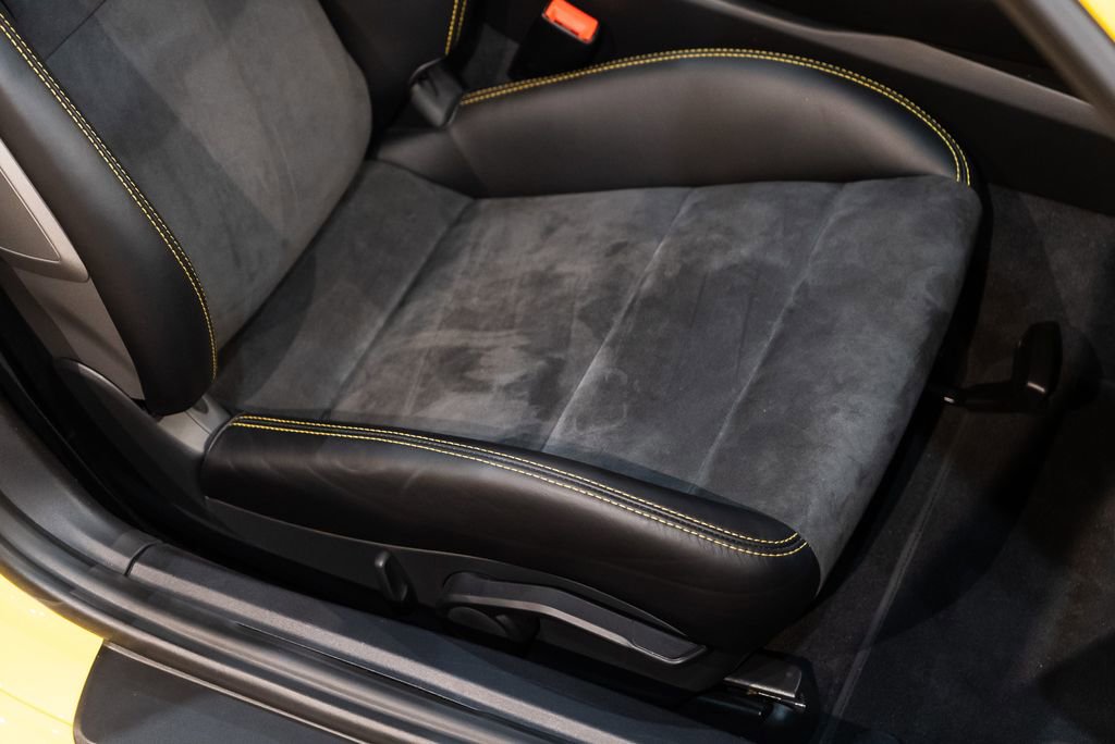 Used 2016 Porsche Boxster Spyder image 37