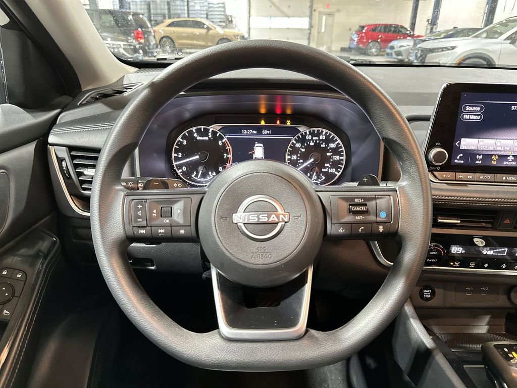 Used 2024 Nissan Rogue SV image 11