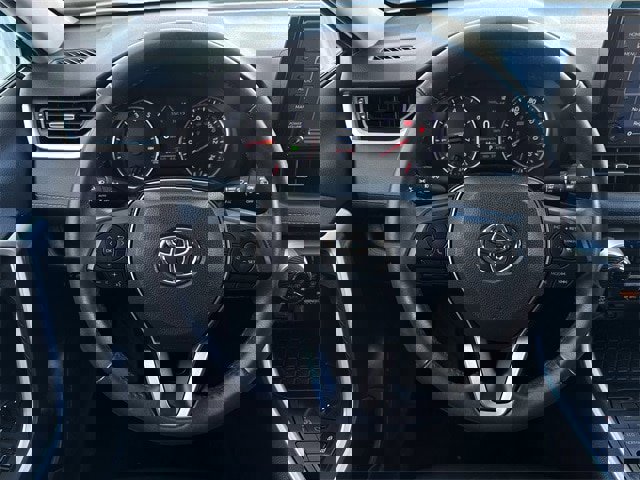 Used 2020 Toyota RAV4 XLE Premium image 13