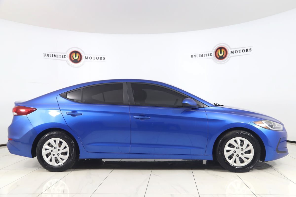 Used 2018 Hyundai Elantra SE FWD image 2