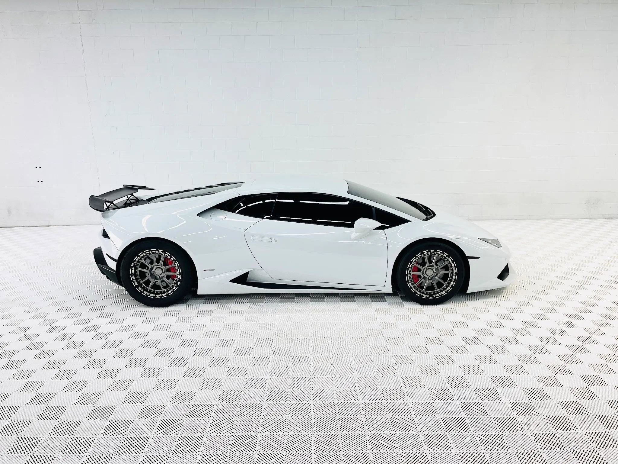 Used 2015 Lamborghini Huracan LP 610-4 AWD/4WD image 10