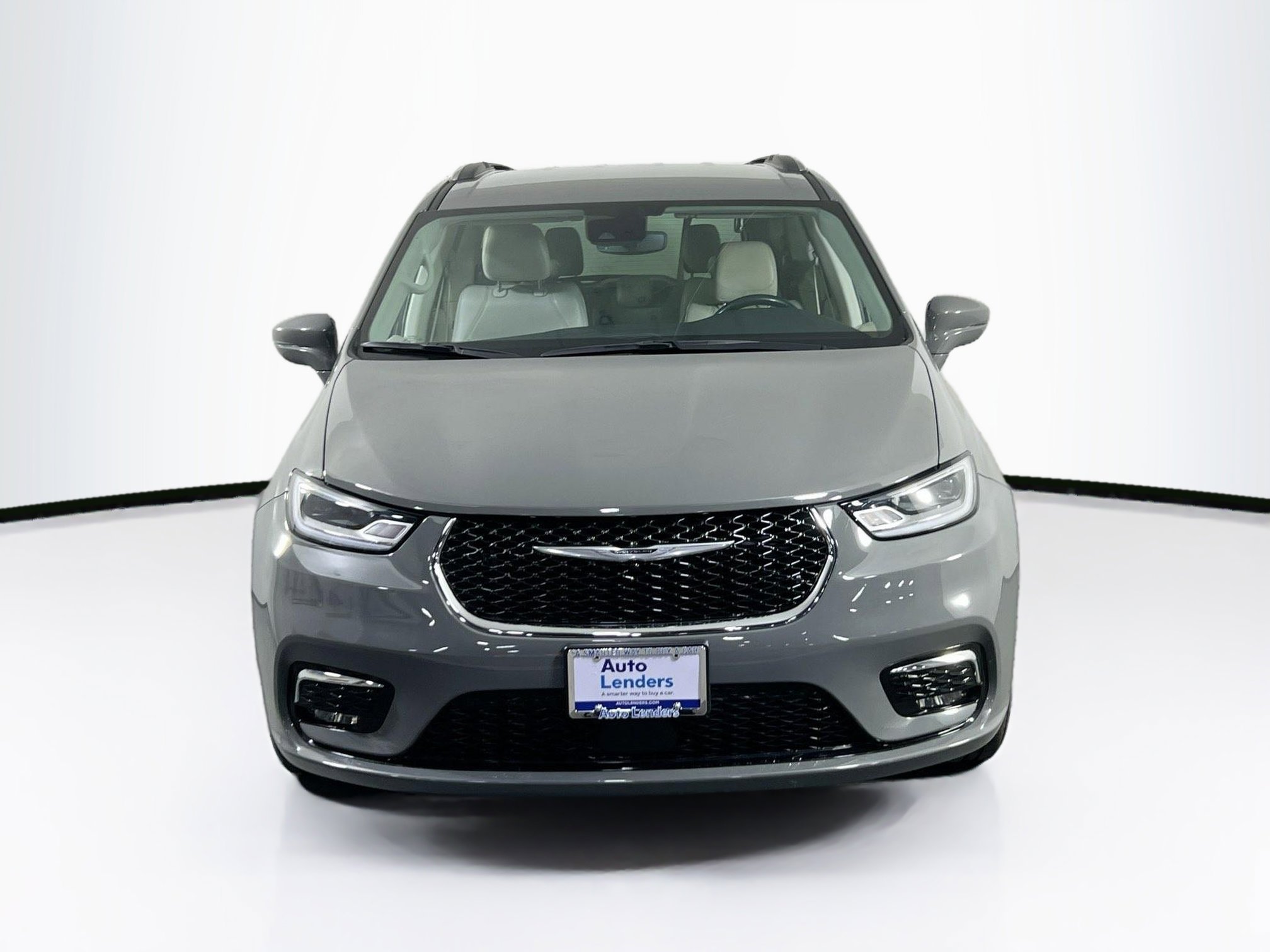 Used 2021 Chrysler Pacifica Touring-L image 2