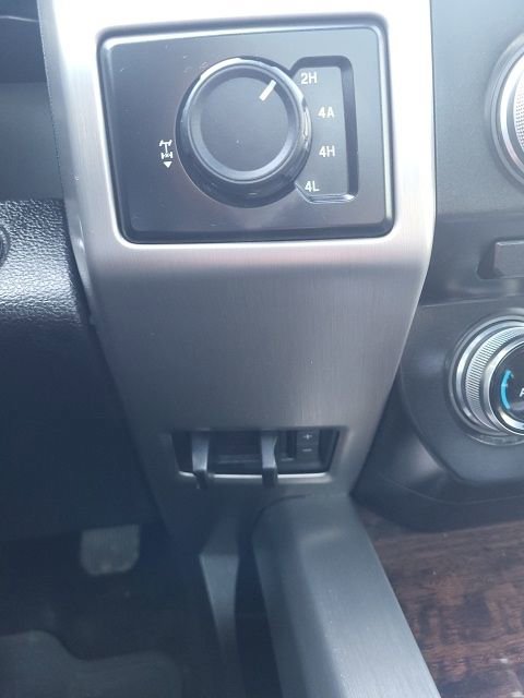 Used 2015 Ford F150 Platinum w/ Equipment Group 701A Luxury image 23