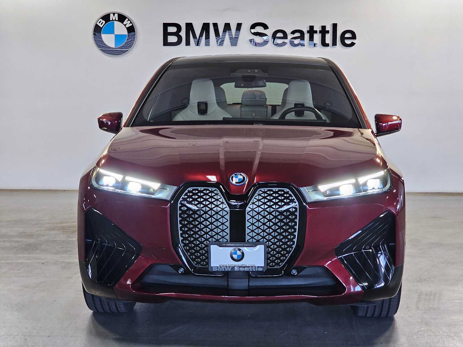 Used 2024 BMW iX xDrive50 w/ Premium Package AWD/4WD image 6