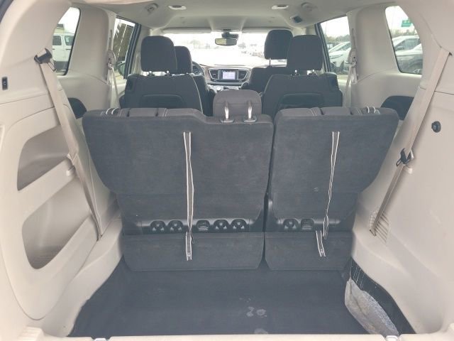 Used 2023 Chrysler Voyager LX image 25