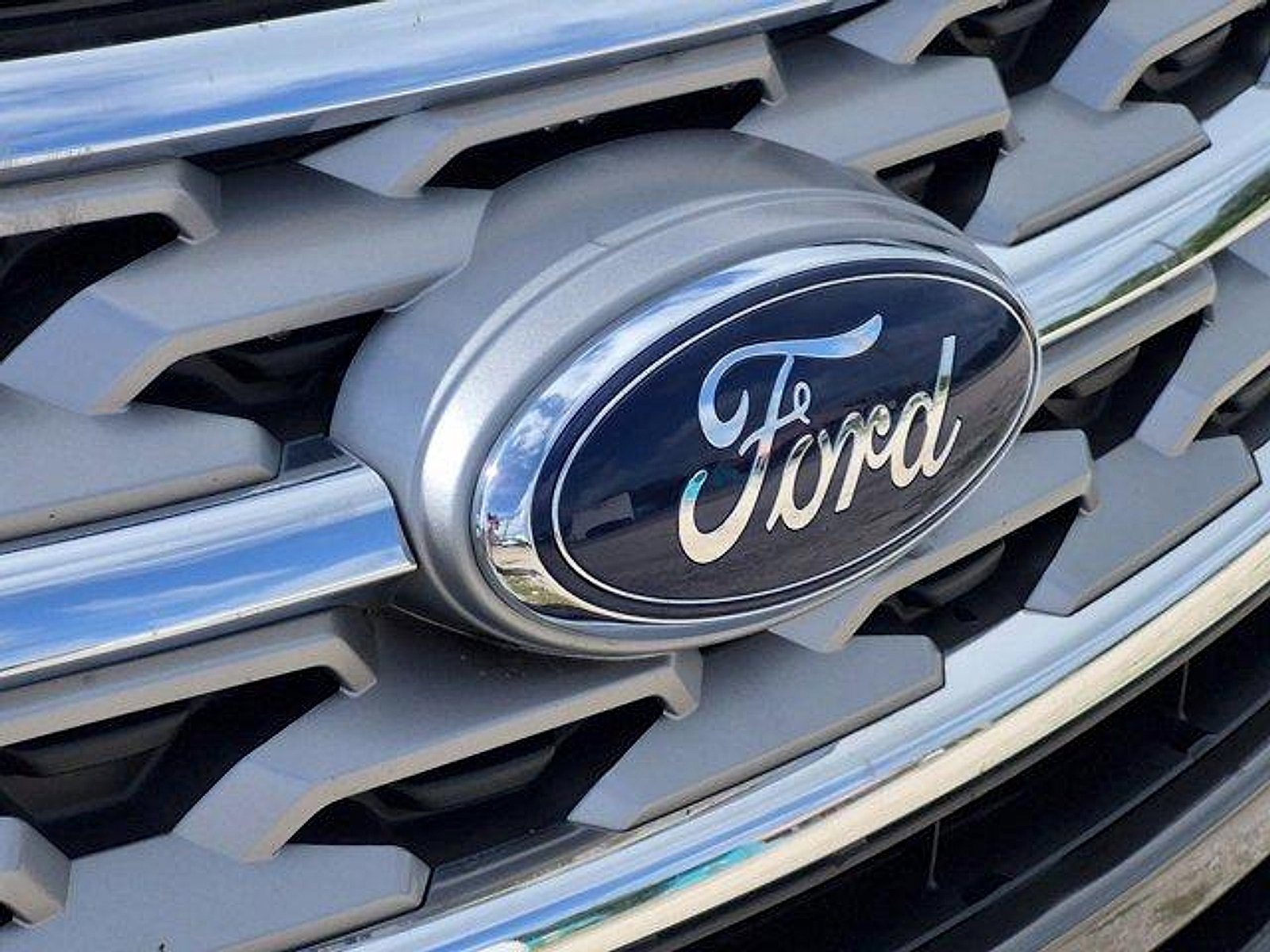 Used 2019 Ford Explorer Limited w/ Class III Trailer Tow Package AWD/4WD image 31