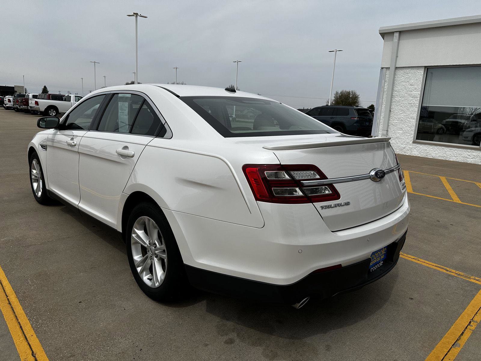 Used 2014 Ford Taurus SEL w/ Equipment Group 201A image 9