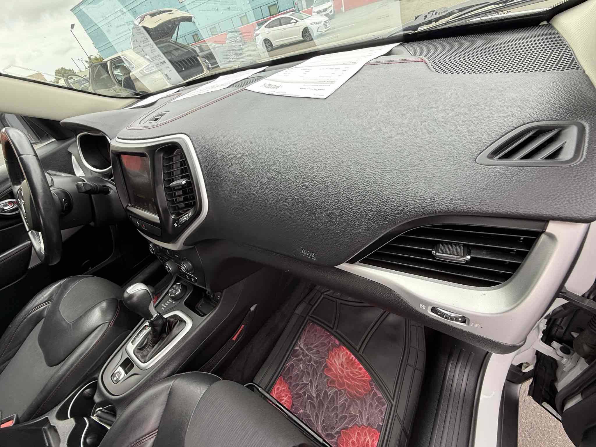 Used 2018 Jeep Cherokee Trailhawk image 49