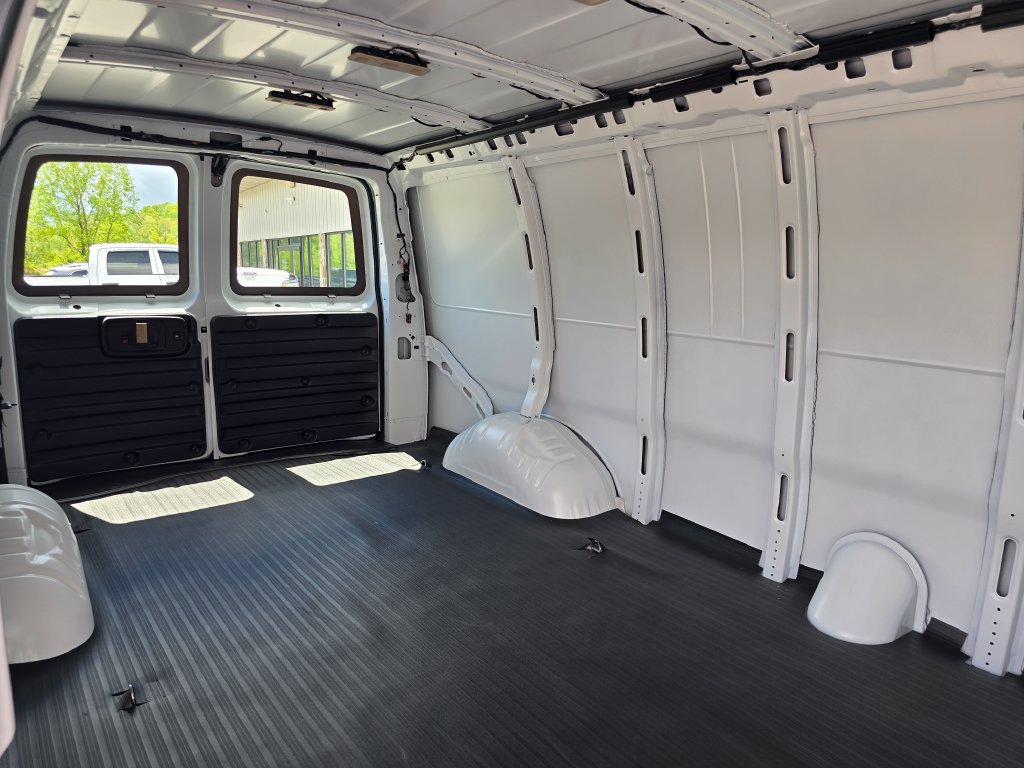 New 2026 Chevrolet Express 2500 w/ Communications Package RWD image 11